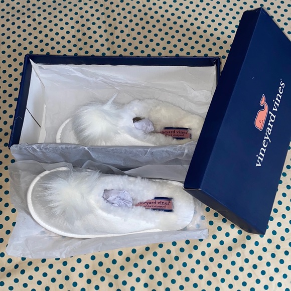 NEW Vineyard Vines slippers - Picture 1 of 1